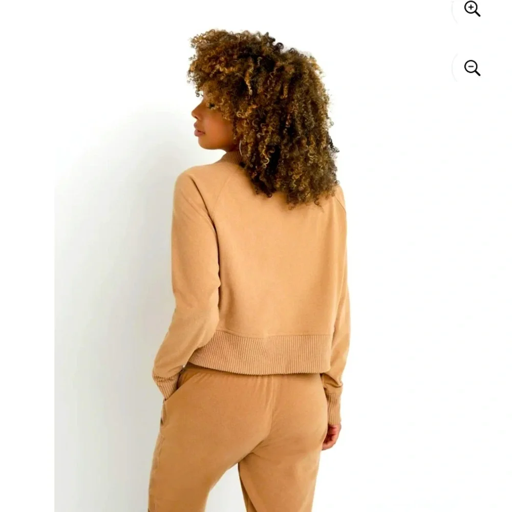 Champion Ribbed V-Neck Cropped Pull Over Tan - Picture 5 of 5
